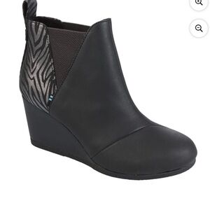 TOMS Kelsey Zebra Wedge Women’s 8